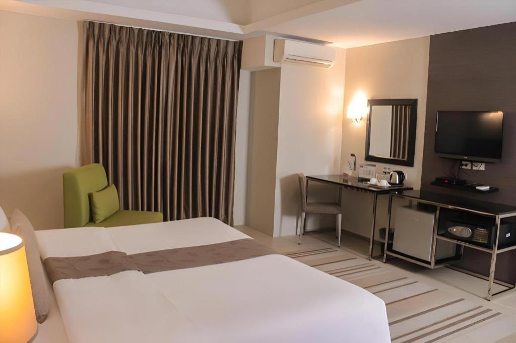 Sequoia Hotel Quezon City Exterior photo