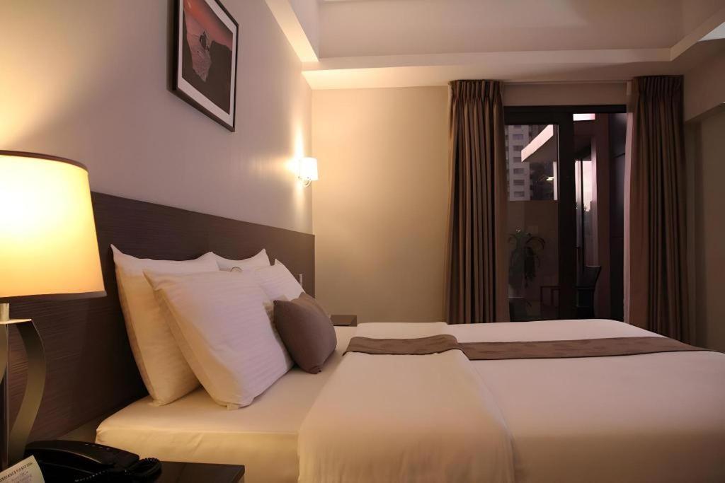 Sequoia Hotel Quezon City Exterior photo