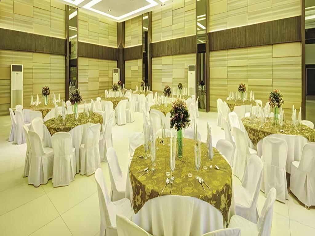Sequoia Hotel Quezon City Exterior photo