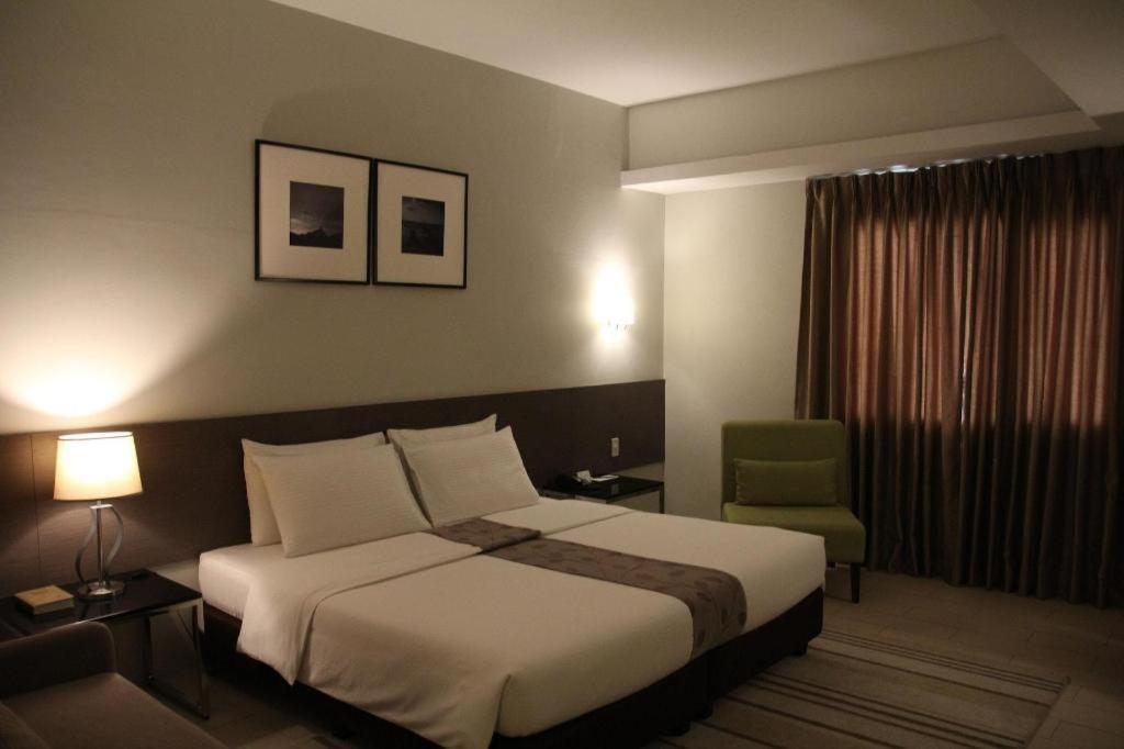 Sequoia Hotel Quezon City Exterior photo